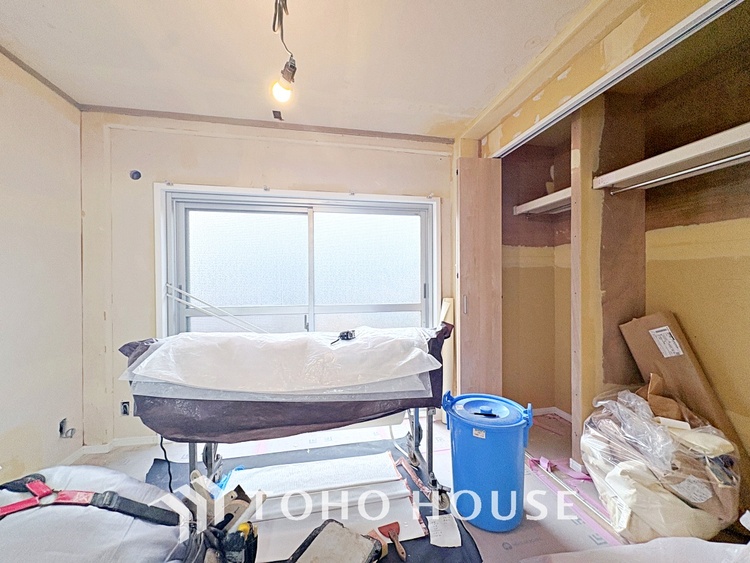 その他 清潔感あるホワイト調のクロスと温もり溢れるモダンカラーの床材が見事に調和した本邸宅は、毎日の生活を少しでも快適に過ごして頂ける様に落ち着いた雰囲気作りから行っています。