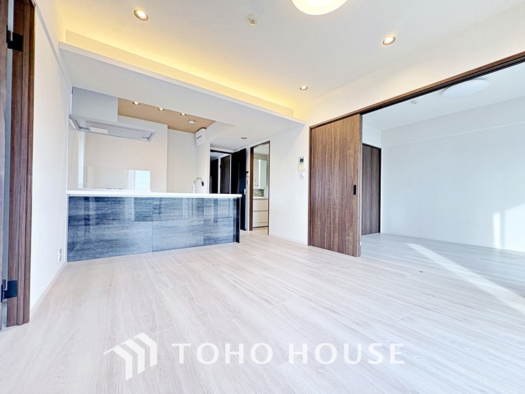 内装 使いやすく、明るい洋室に仕上がります。子供部屋や趣味のお部屋にご利用できます。ご自身で家具などを配置し、素敵な空間を創り上げられます。