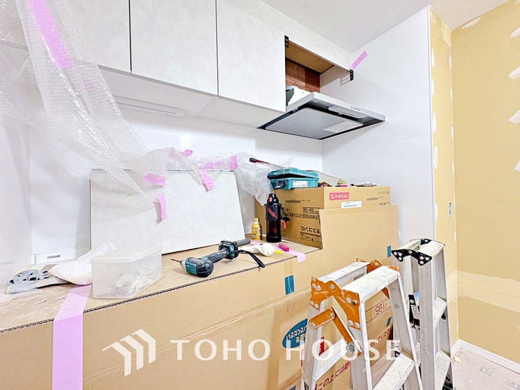 その他 ◆サンサンと◆差し込む太陽の光がこのリビングに笑いをもたらす。ソファの上のクッションがポカポカした暖気にぬくぬくと微睡んでいる。