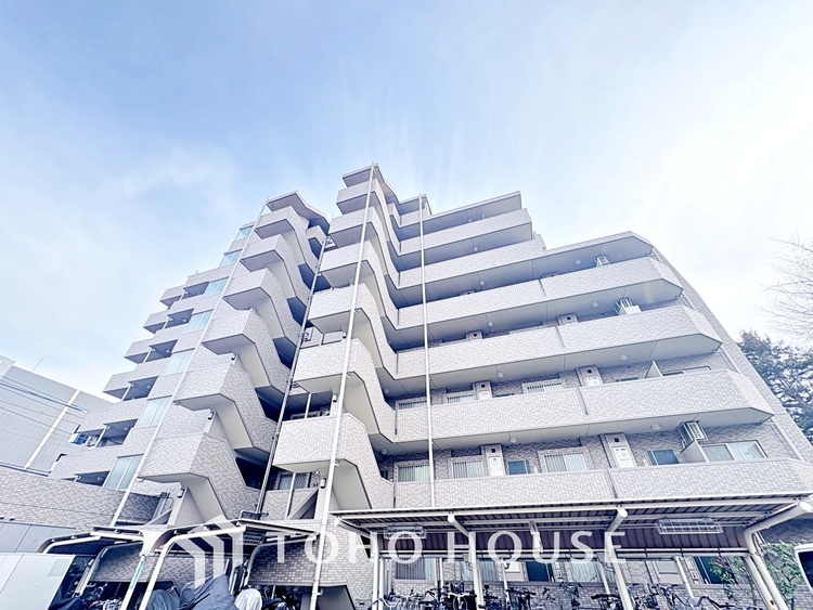 外観 漂う上質な空気感、マンションに入れば「おかえりなさい」と笑顔で迎えてくれるエントランス。最良の心配りを感じるマンションでした。