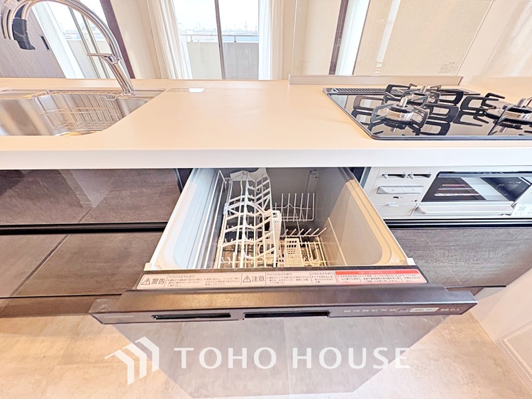 キッチン 広々としたキッチンのシンクは、料理の準備と片付けを楽にし、使いやすさを最大限に引き立てます。