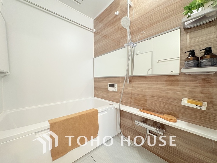 風呂 一日の疲れを癒すバスルームは、心地よいリラックスを叶える清潔感溢れる空間