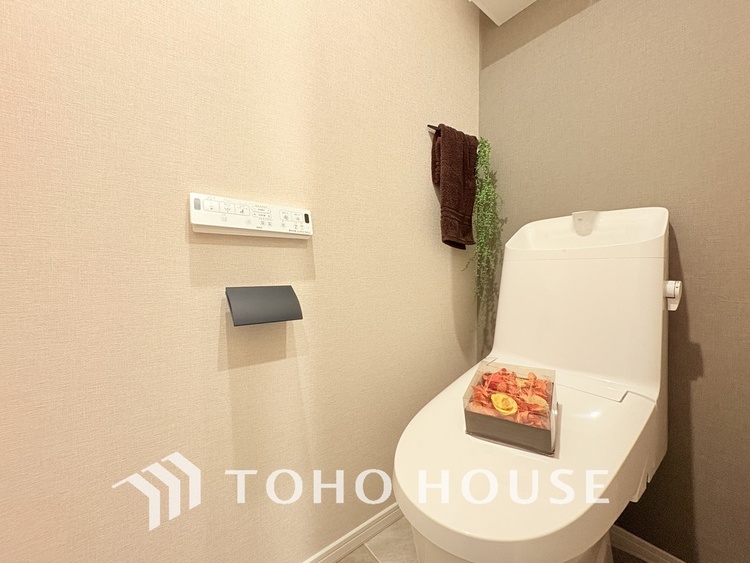 トイレ 清潔な洗浄機能付温水シャワートイレ