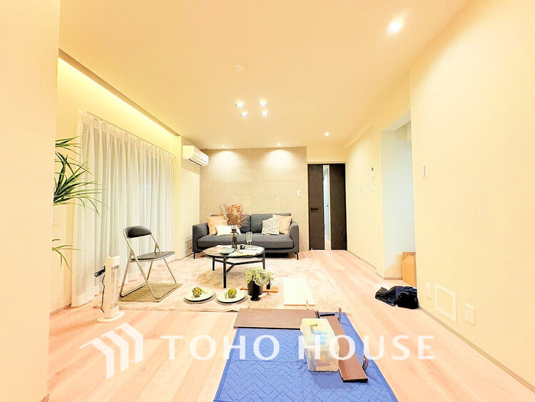 内装 広がりのある住空間、家族が集まるリビング・ダイニング