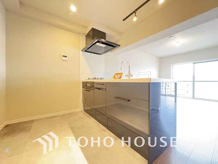 キッチン シンプルな部屋の雰囲気に溶け合うナチュラルキッチン