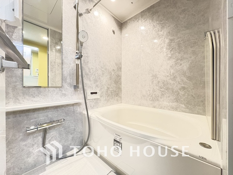 風呂 一日の疲れを癒すバスルームは、心地よいリラックスを叶える清潔感溢れる空間