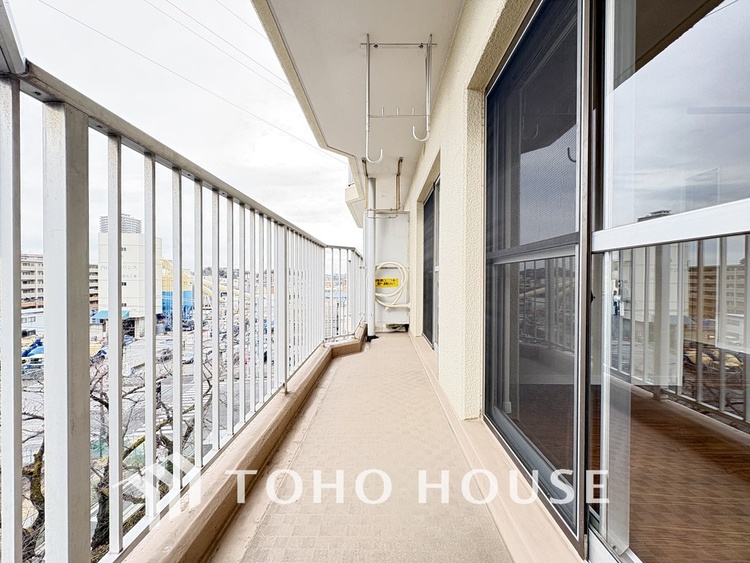 バルコニー 陽当たり良好なバルコニー