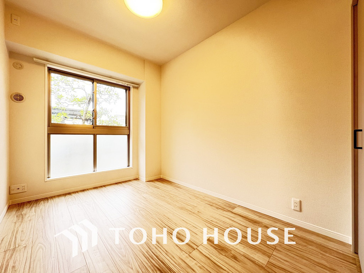 内装 採光もある洋室は、くつろぎのひと時を過ごすのにぴったり