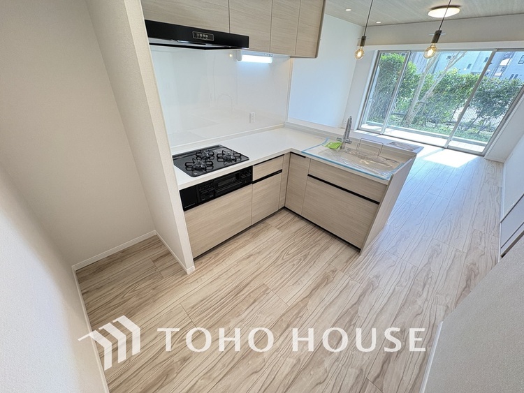 キッチン シンプルな部屋の雰囲気に溶け合うナチュラルキッチン