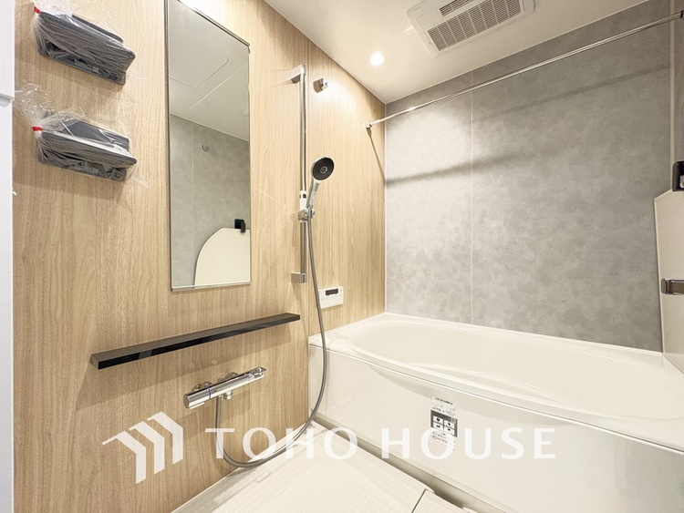 風呂 一日の疲れを癒すバスルームは、心地よいリラックスを叶える清潔感溢れる空間