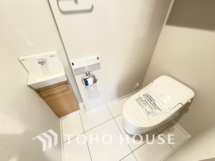 トイレ 清潔な洗浄機能付温水シャワートイレ