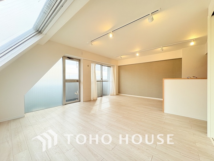 内装 広がりのある住空間、家族が集まるリビング・ダイニング