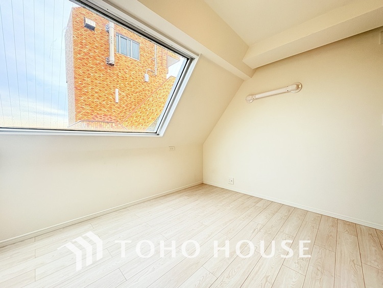 内装 採光もある洋室は、くつろぎのひと時を過ごすのにぴったり