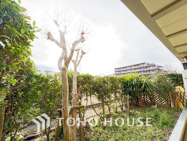 その他 陽当たりの良いお庭はガーデニングなど、ご家族の楽しめる場所の一つに