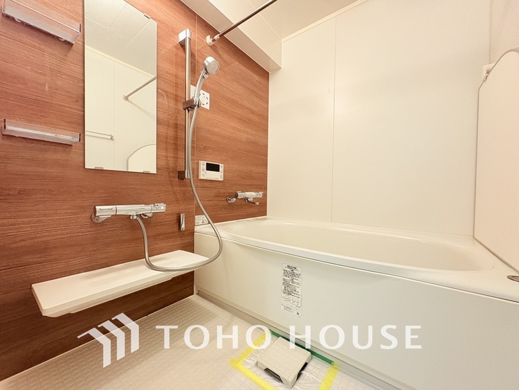 風呂 一日の疲れを癒すバスルームは、心地よいリラックスを叶える清潔感溢れる空間