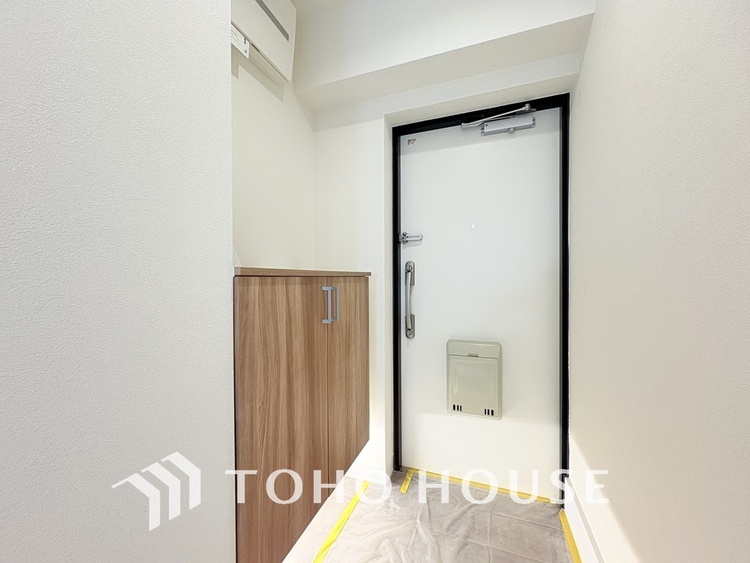 玄関 飾り過ぎないシンプルな内装の玄関