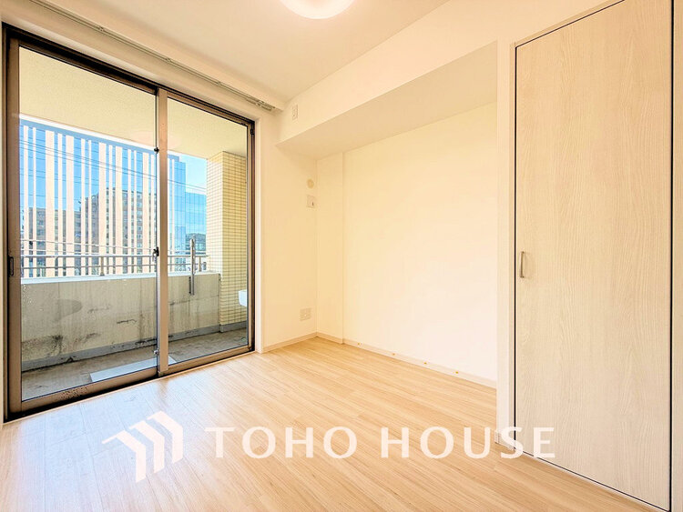 内装 採光もある洋室は、くつろぎのひと時を過ごすのにぴったり