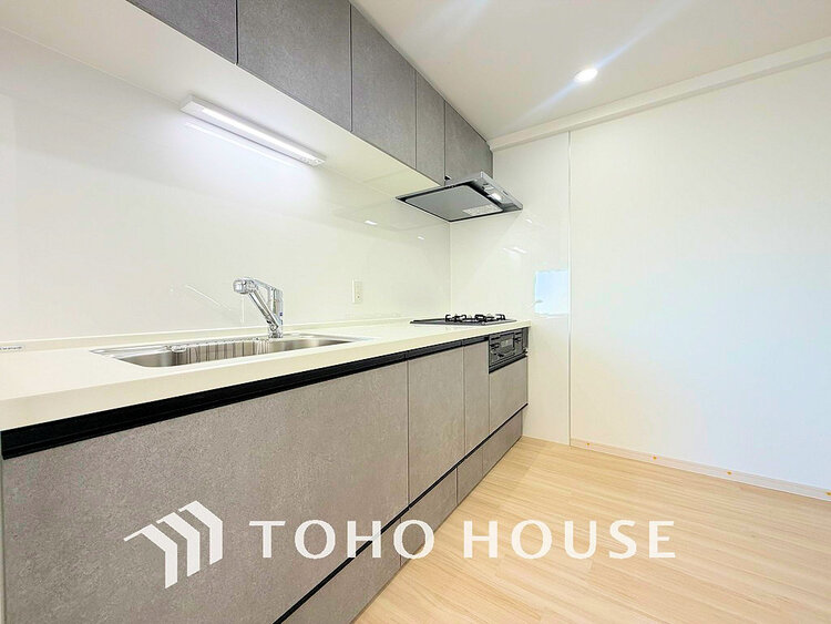 キッチン 落ち着きのあるカラーで統一された清潔感と気品が溢れるキッチン