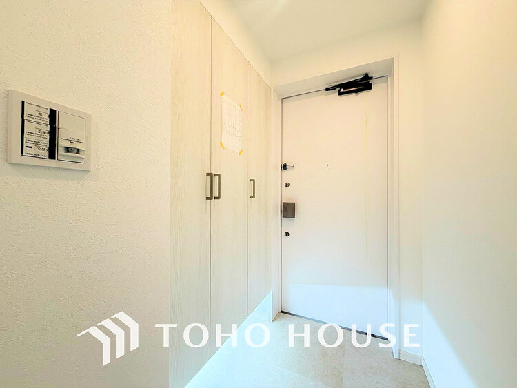 玄関 落ち着いた雰囲気の玄関、家族の帰りを暖かく迎えてくれます