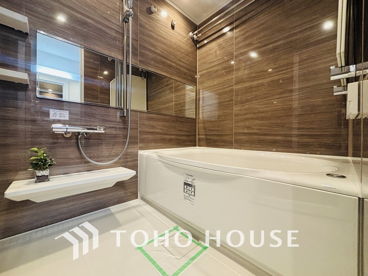 風呂 一日の疲れを癒すバスルームは、心地よいリラックスを叶える清潔感溢れる空間