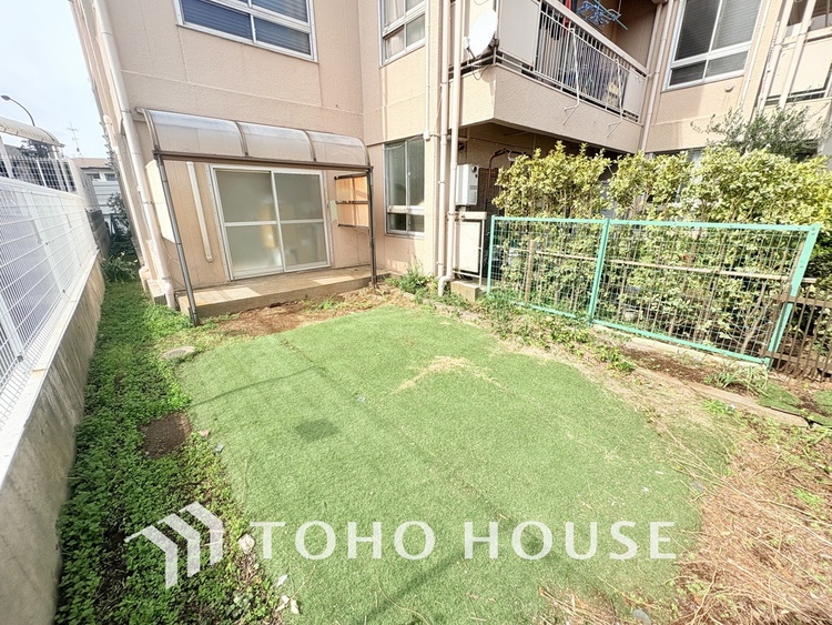 その他 陽当たりの良いお庭はガーデニングなど、ご家族の楽しめる場所の一つに