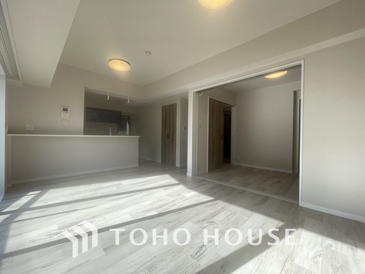 内装 広がりのある住空間、家族が集まるリビング・ダイニング