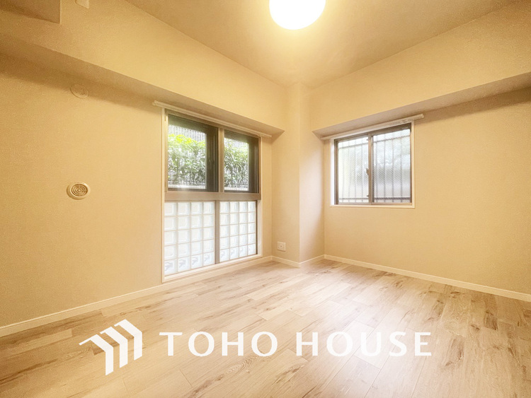 内装 採光もある洋室は、くつろぎのひと時を過ごすのにぴったり