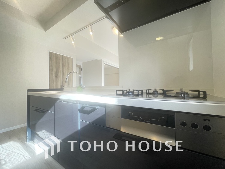 キッチン シンプルな部屋の雰囲気に溶け合うナチュラルキッチン