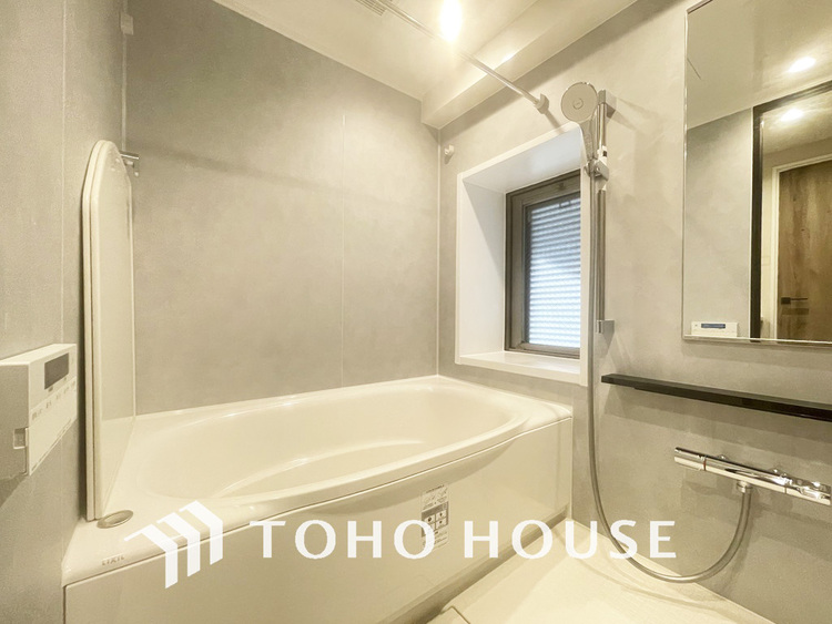 風呂 一日の疲れを癒すバスルームは、心地よいリラックスを叶える清潔感溢れる空間