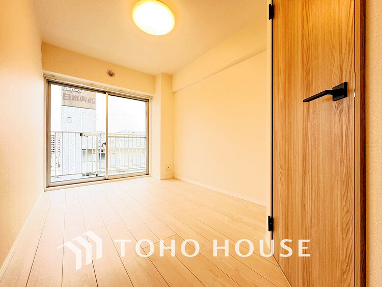 内装 採光もある洋室は、くつろぎのひと時を過ごすのにぴったり