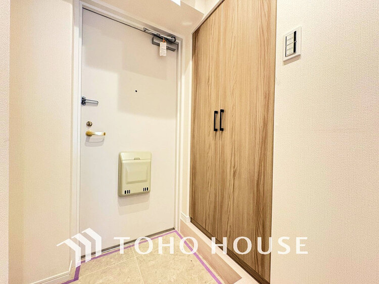 玄関 落ち着いた雰囲気の玄関、家族の帰りを暖かく迎えてくれます