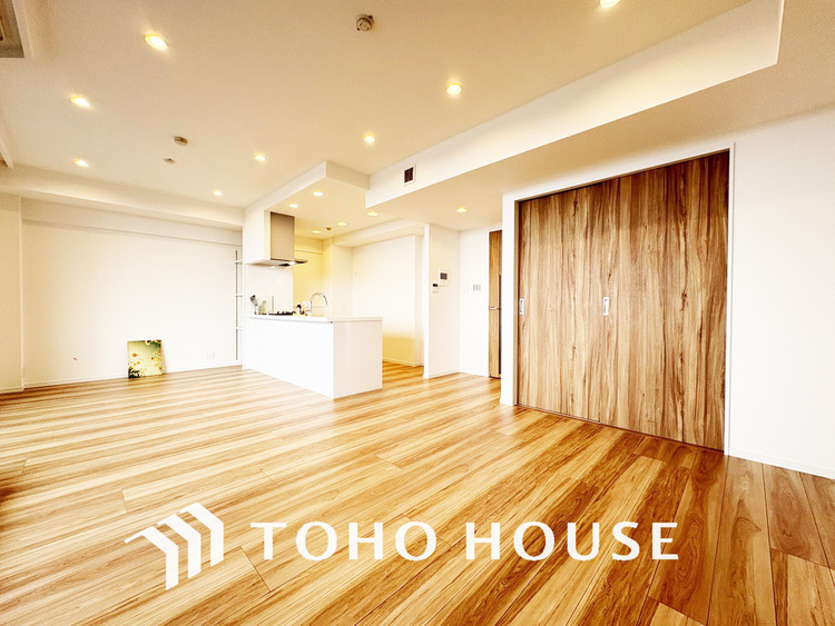 内装 広がりのある住空間、家族が集まるリビング・ダイニング