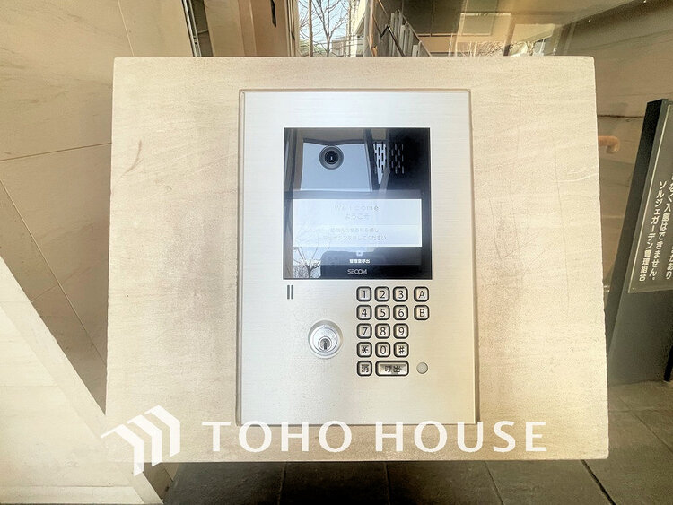 その他 エントランスはオートロック完備で安心のセキュリティ
