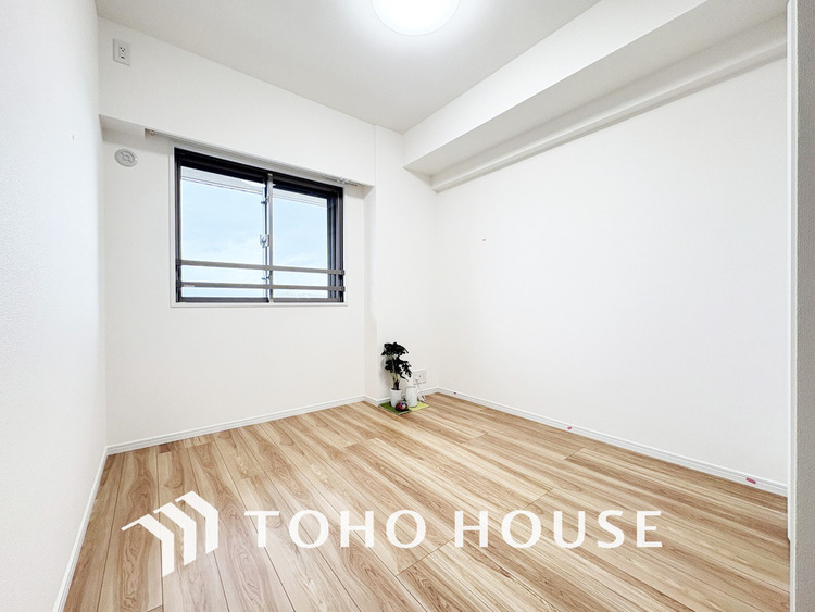 内装 採光もある洋室は、くつろぎのひと時を過ごすのにぴったり