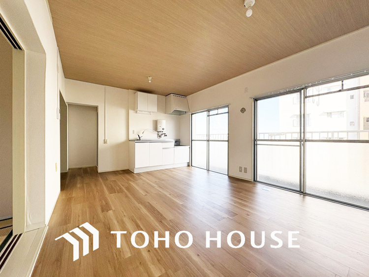 内装 明るいLDKは自然と家族が集まるコミュニケーションの場所に