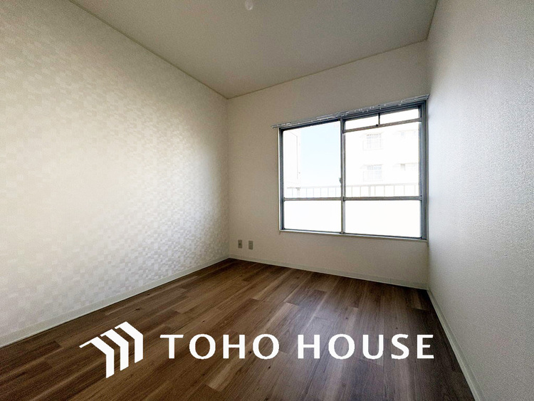 内装 採光もある洋室は、くつろぎのひと時を過ごすのにぴったり