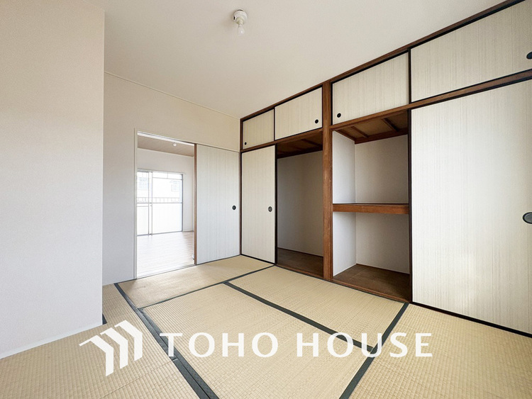 内装 リビング横の和室はお食事後や入浴後のくつろぐ空間に