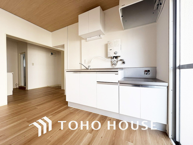 キッチン シンプルな部屋の雰囲気に溶け合うナチュラルキッチン