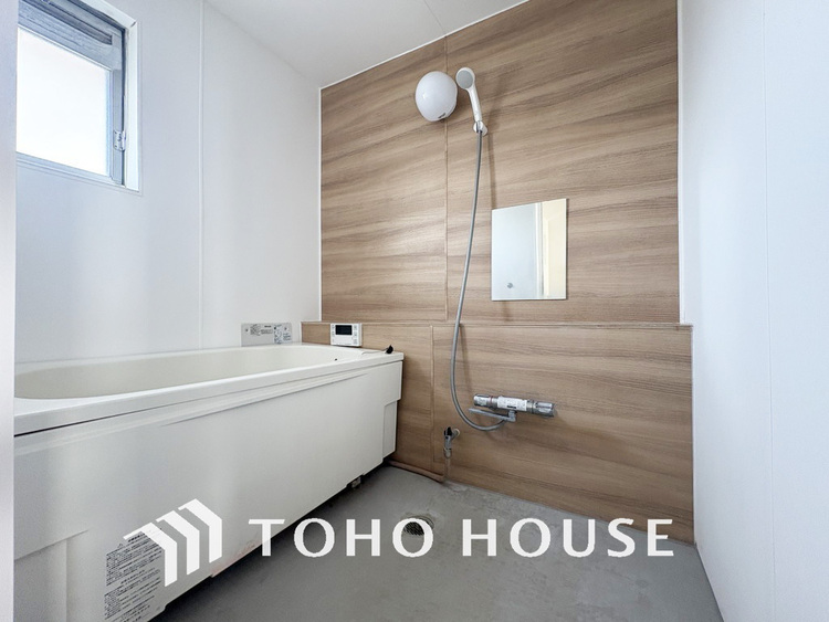 風呂 一日の疲れを癒すバスルームは、心地よいリラックスを叶える清潔感溢れる空間