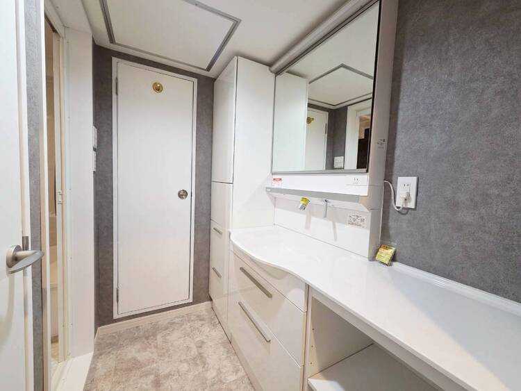 その他 十分な広さの脱衣所。