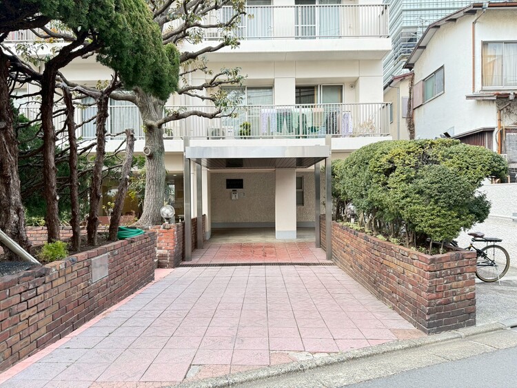 その他 上質感漂う玄関アプローチです。