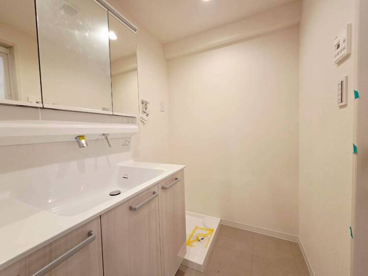 その他 十分な広さの脱衣所。