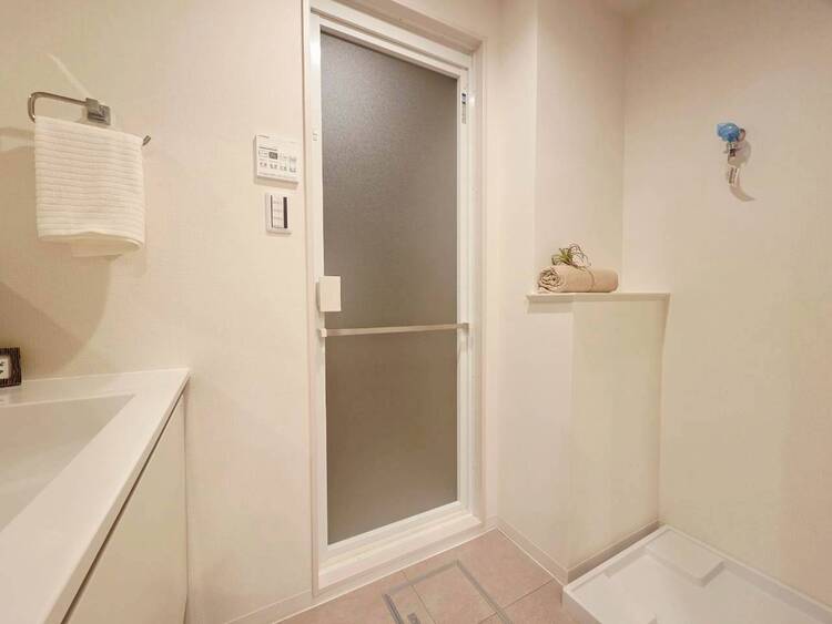 その他 十分な広さの脱衣所。