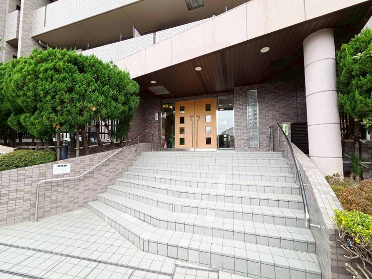 その他 上質感漂う玄関アプローチです。