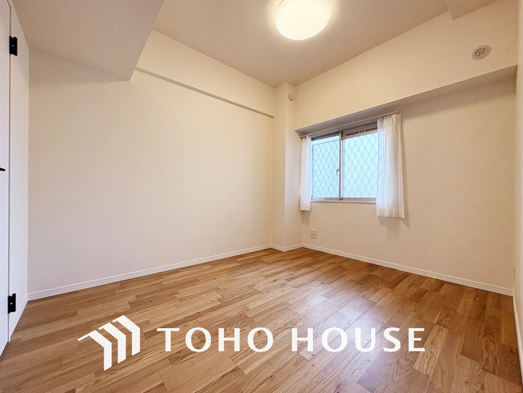 内装 採光もある洋室は、くつろぎのひと時を過ごすのにぴったり