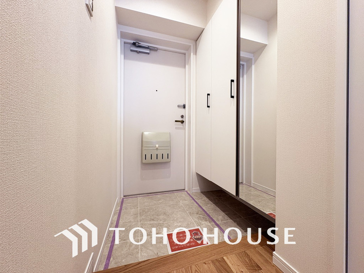 玄関 落ち着いた雰囲気の玄関、家族の帰りを暖かく迎えてくれます