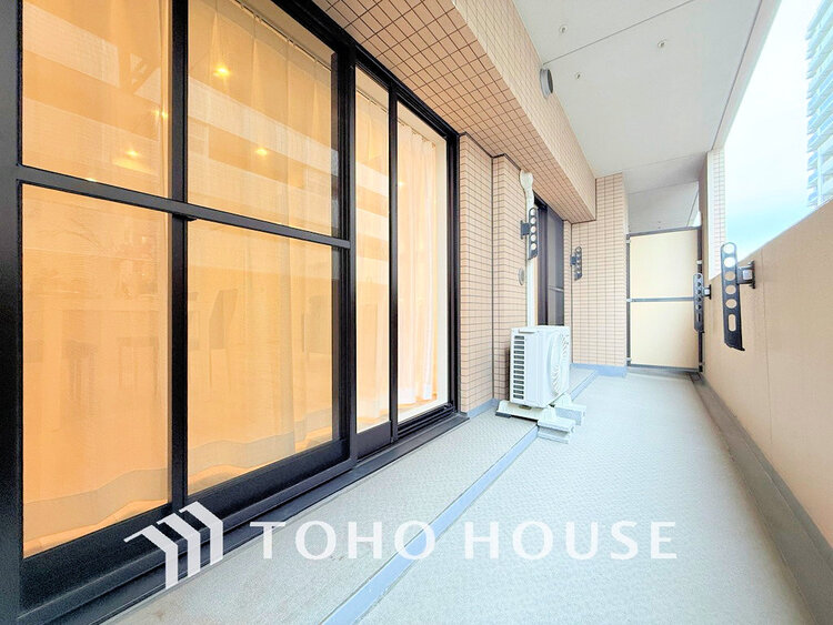 バルコニー 日当たりの良いバルコニーで晴れの日の洗濯物も楽しみになりますね