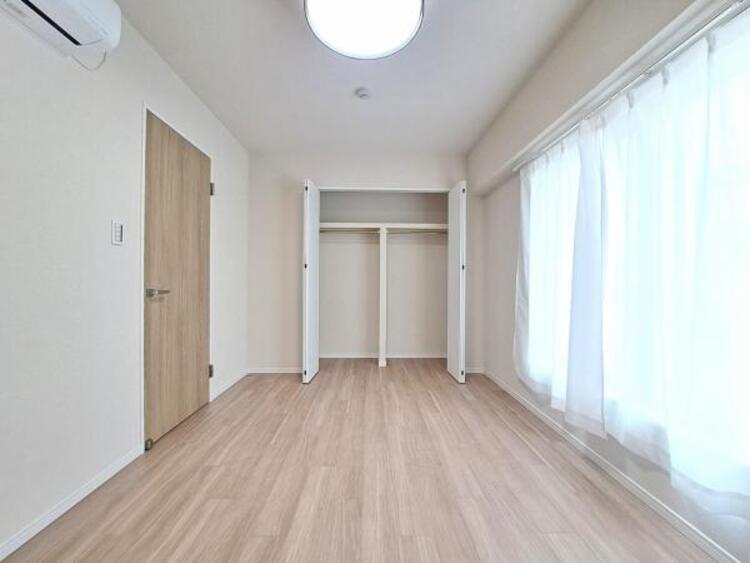 内装 6.5帖　クローゼットには棚やハンガーパイプが備えられているので、大切なお洋服にしわを付けずにそのまましまうことが出来ます。