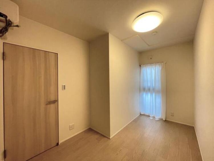 内装 子供部屋にぴったりな洋室。明るい空間で成長を見守ります