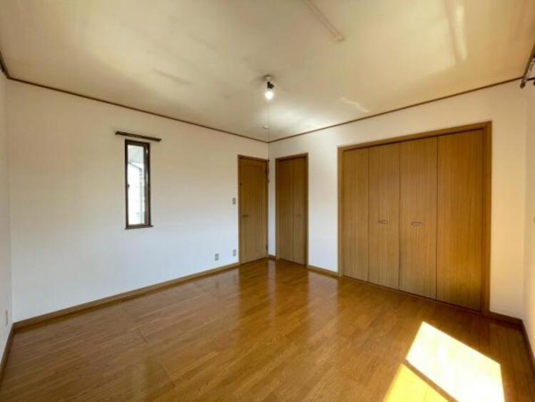 内装 【8帖洋室】プライベートスペースでのびのびと過ごせる主寝室です